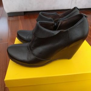 Biviel black wedge booties